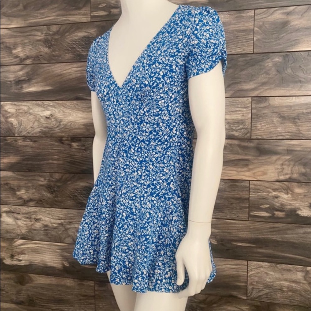 NWT Rosedress V-Neck Flirty Flower Dress